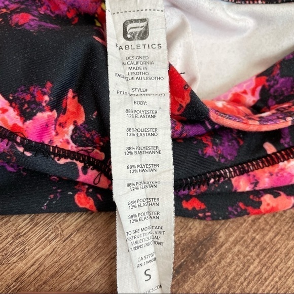 Define Mid-Rise Capri Impasto Floral Print - Picture 5 of 5